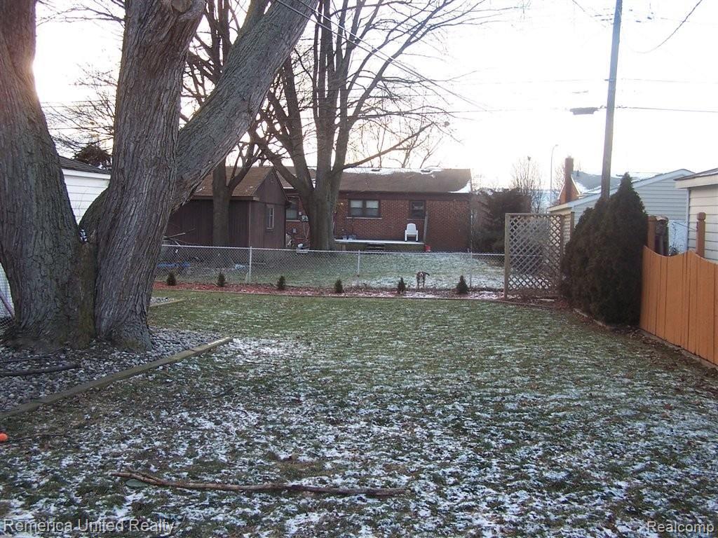 8975 Henry Ruff Road Livonia, MI 48150 - Photo 18 of 18 100_2161 - Copy.JPG
