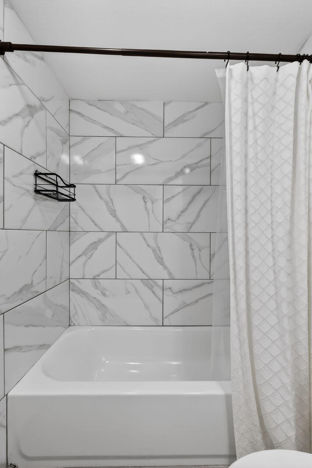545 Oaks Lane, Unit 409 Pompano Beach, FL 33069 - Photo 19 of 25 a bathroom with a shower and a bath tub