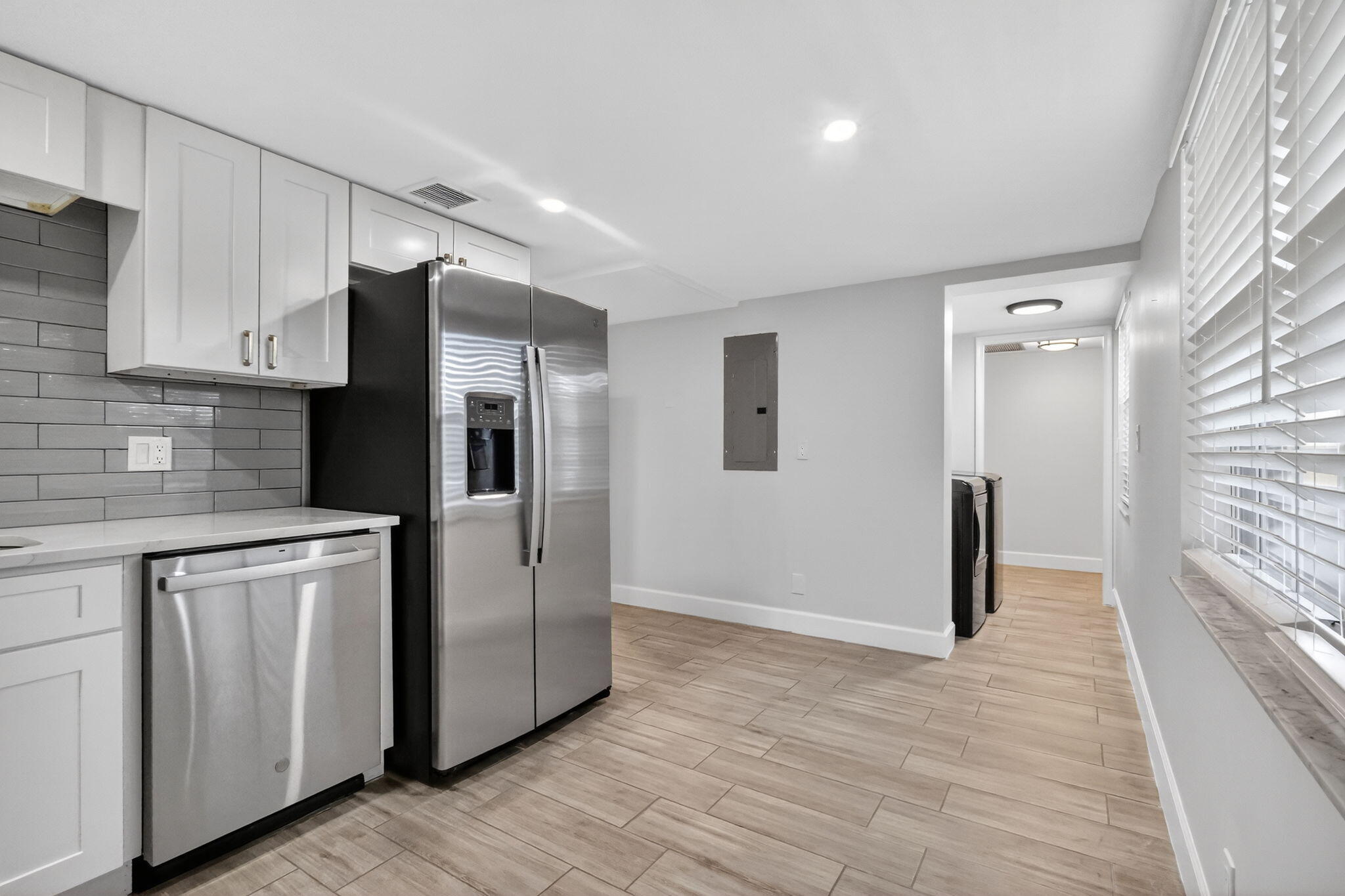 545 Oaks Lane, Unit 409 Pompano Beach, FL 33069 - Photo 5 of 25 a kitchen with stainless steel appliances granite countertop a refrigerator and a sink