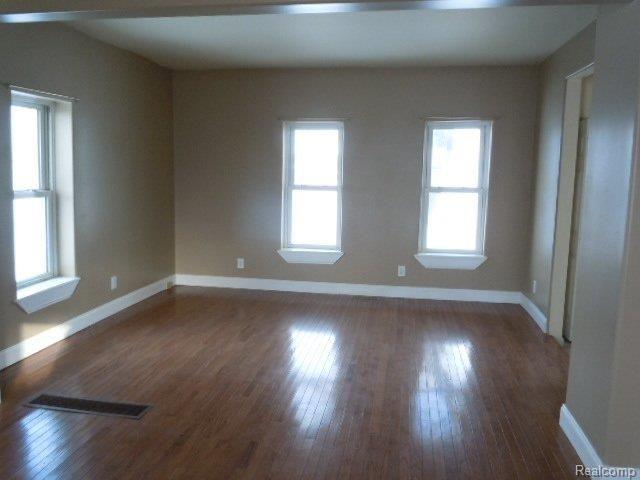 2780 East Shabbona Road Deckerville, MI 48427 - Photo 3 of 15 6 living.jpg