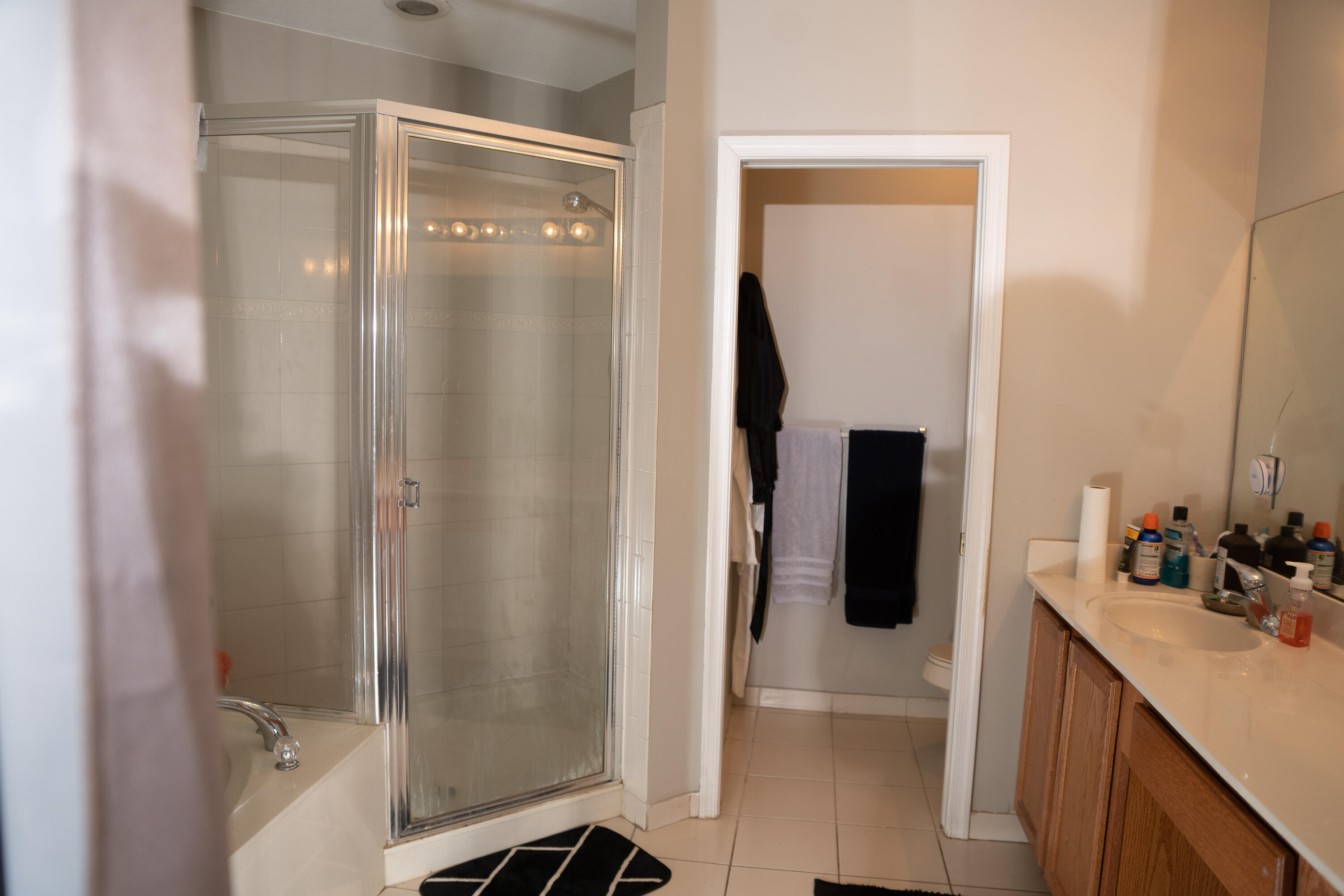 2072 Oakhurst Way Riviera Beach, FL 33404 - Photo 21 of 34 Master Bath