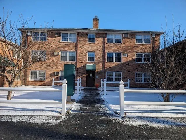 $2,045 | 160 Tyngsboro Road, Unit 19, North Chelmsford, MA 01863