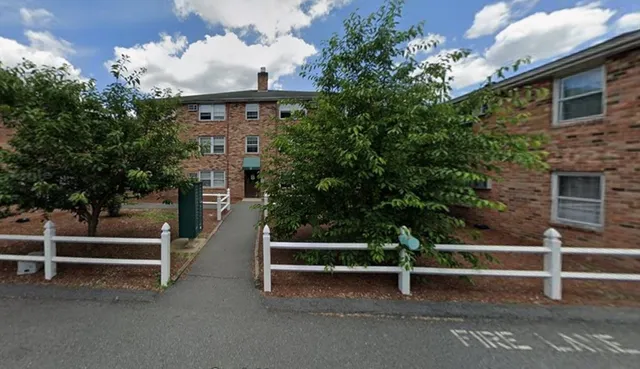 $2,045 | 160 Tyngsboro Road, Unit 19, North Chelmsford, MA 01863