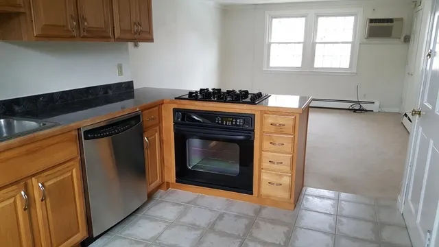 $2,045 | 160 Tyngsboro Road, Unit 19, North Chelmsford, MA 01863