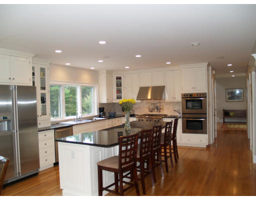 140 Hillcrest Road Marshfield, MA 02050 - Photo 4 of 12 Gallery Image 4