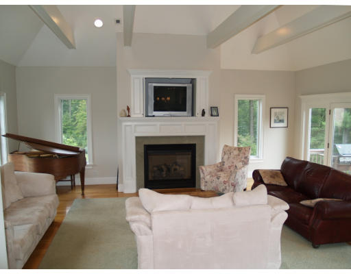 140 Hillcrest Road Marshfield, MA 02050 - Photo 5 of 12 Gallery Image 5