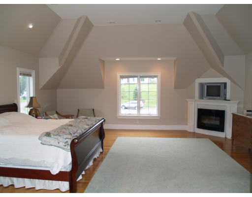 140 Hillcrest Road Marshfield, MA 02050 - Photo 7 of 12 Gallery Image 7