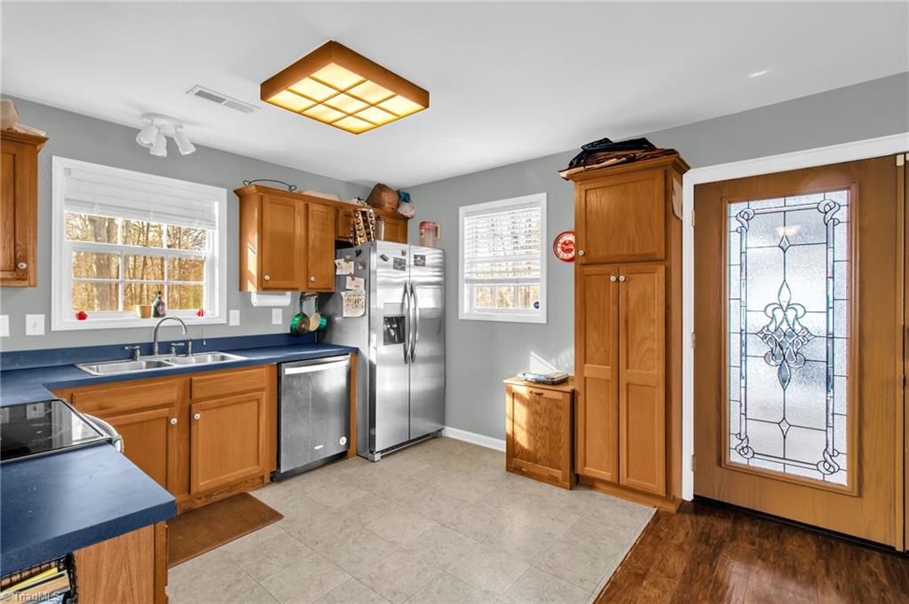 103 Robin Hood Road Lexington, NC 27292 - Photo 12 of 26 Kitchen