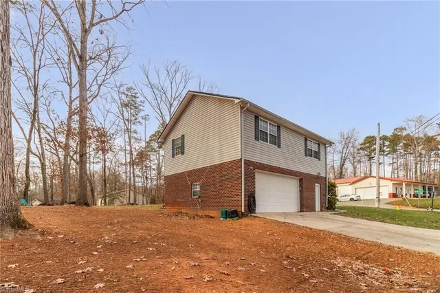 $279,500 | 103 Robin Hood Road, Lexington, NC 27292