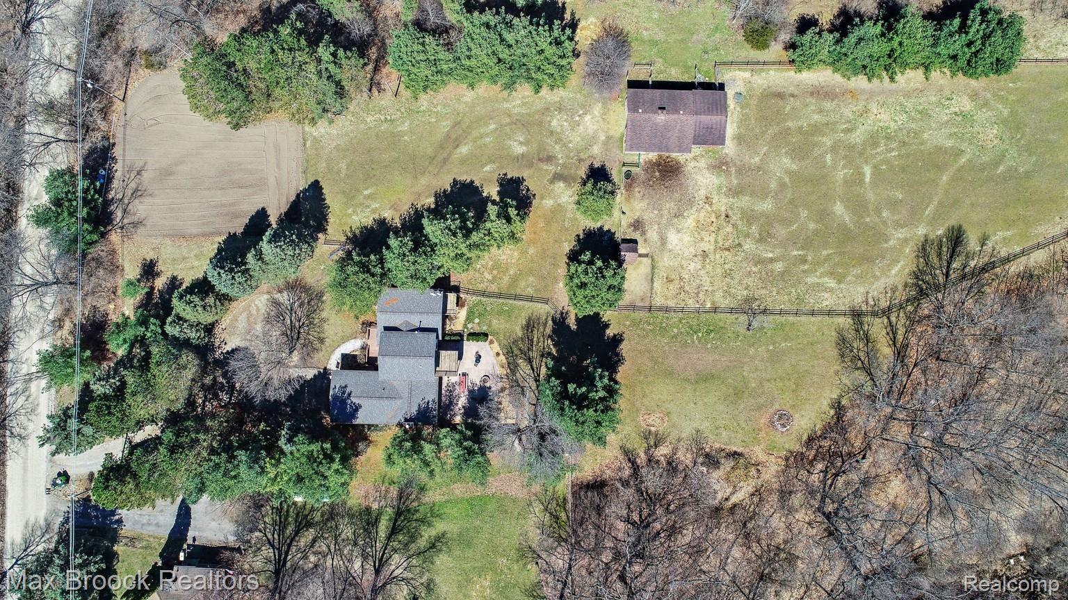 11120 Linden Road Fenton, MI 48430 - Photo 42 of 45 DJI_0249.jpg