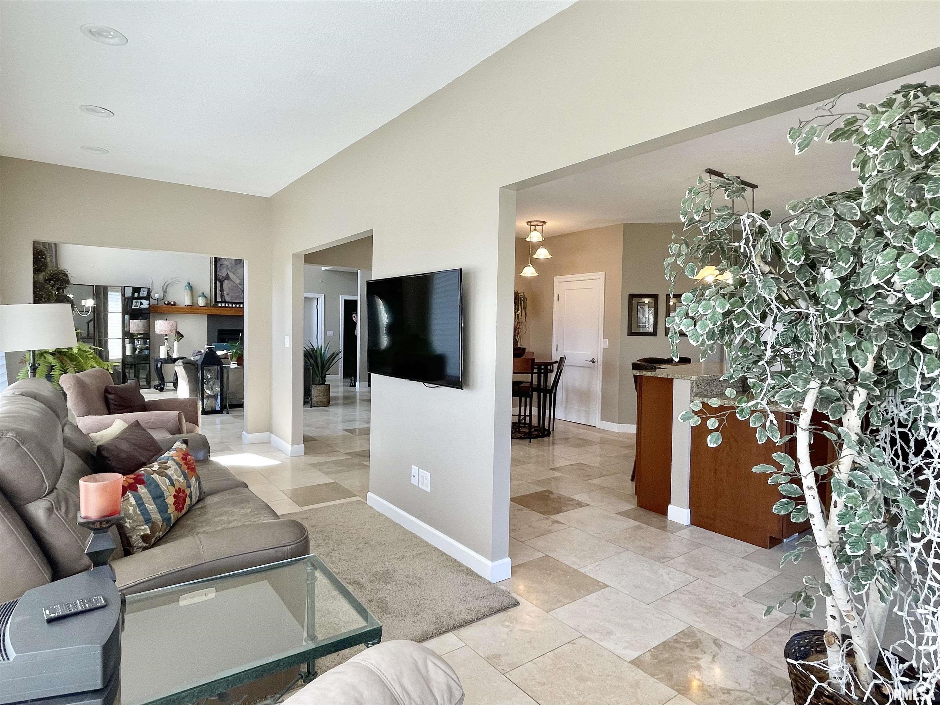 746 North 10th Street Clinton, IA 52732 - Photo 12 of 31