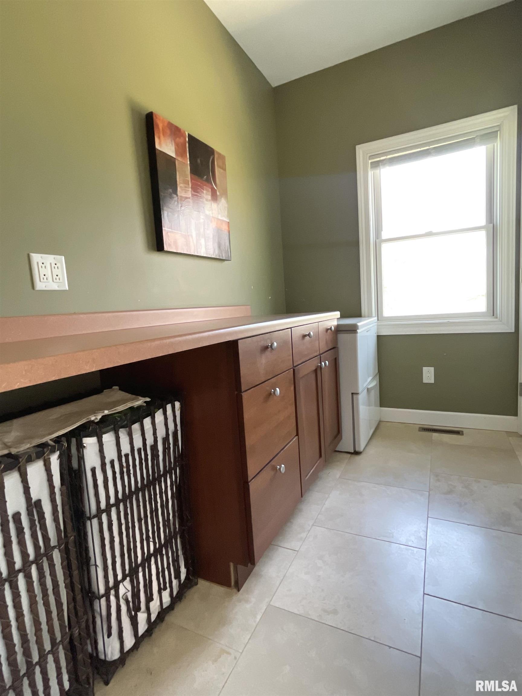 746 North 10th Street Clinton, IA 52732 - Photo 16 of 31