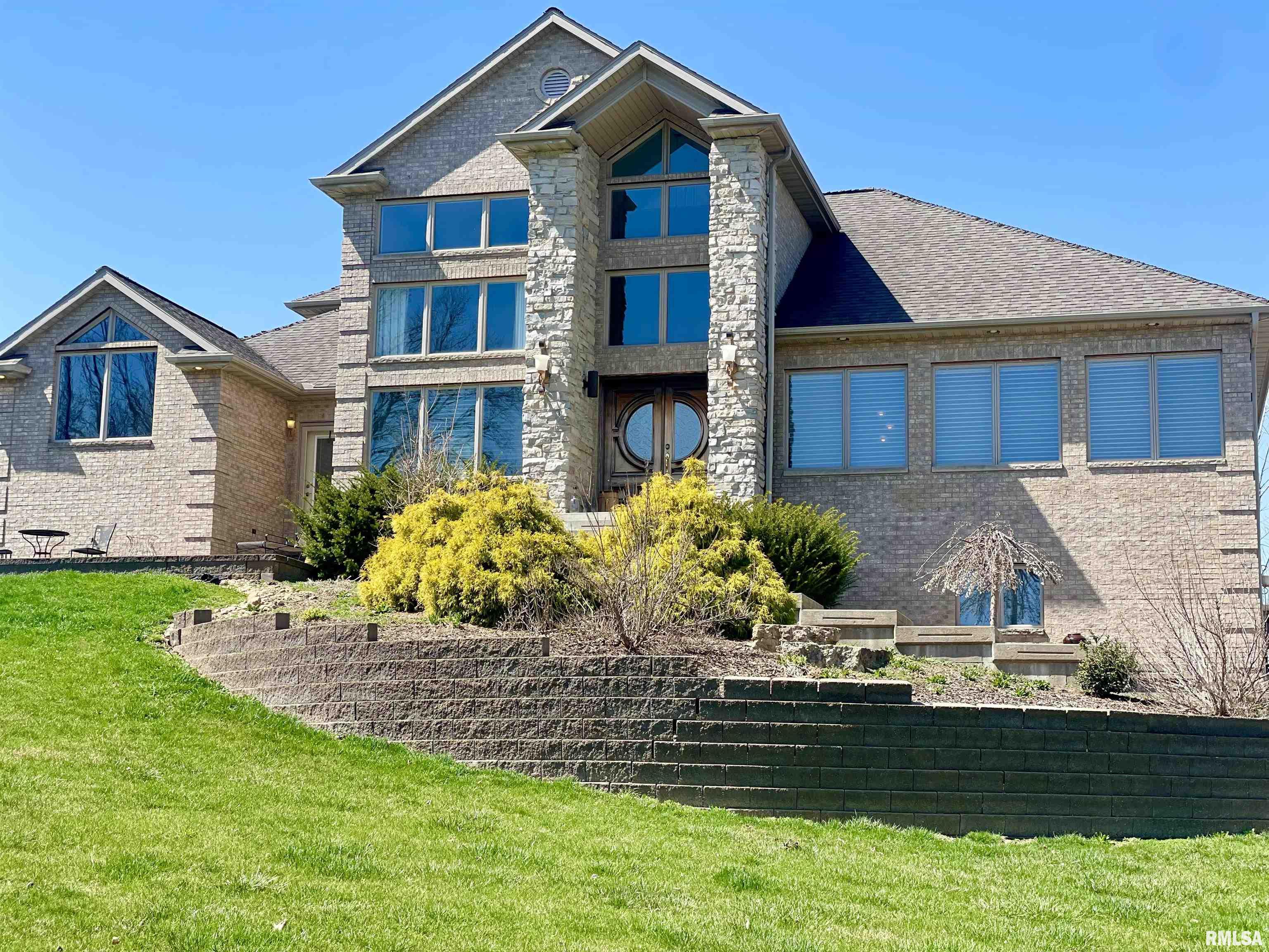 746 North 10th Street Clinton, IA 52732 - Photo 2 of 31