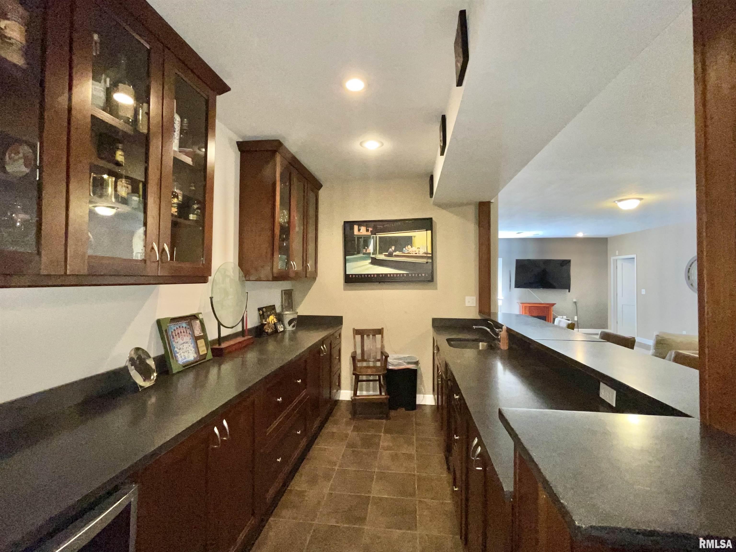 746 North 10th Street Clinton, IA 52732 - Photo 27 of 31