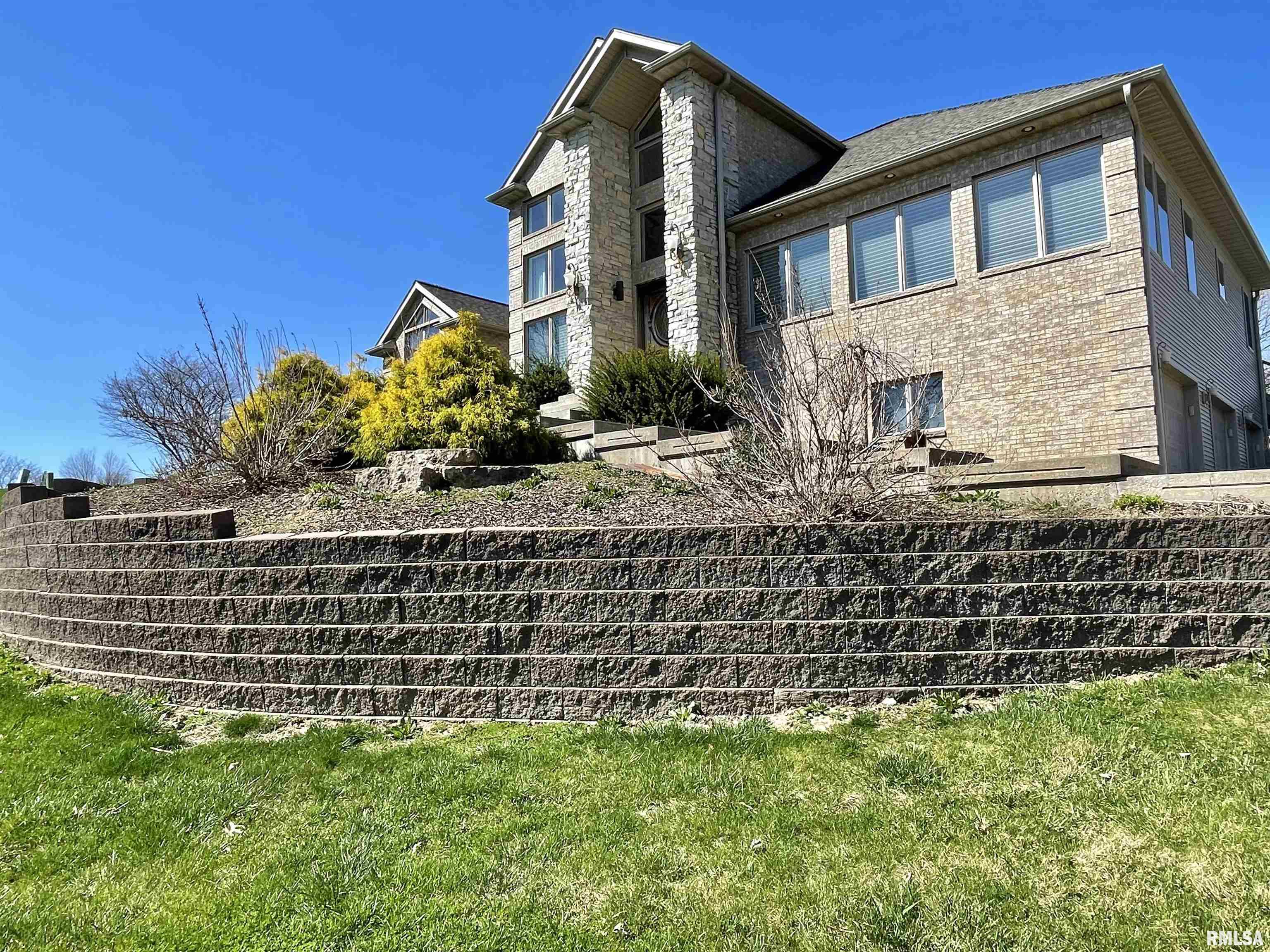 746 North 10th Street Clinton, IA 52732 - Photo 3 of 31