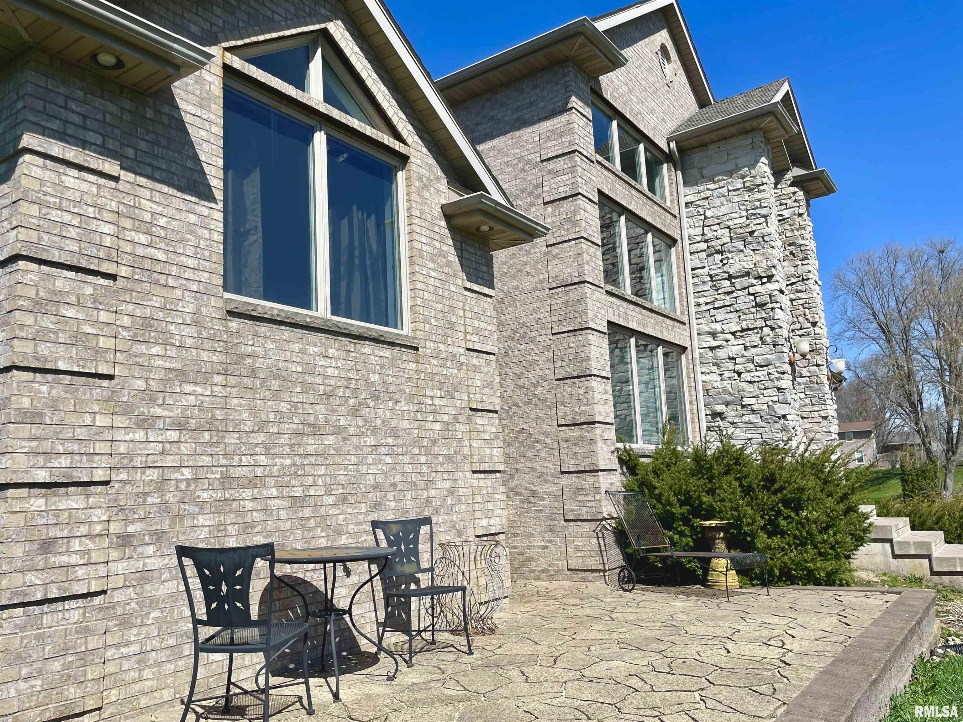 746 North 10th Street Clinton, IA 52732 - Photo 4 of 31