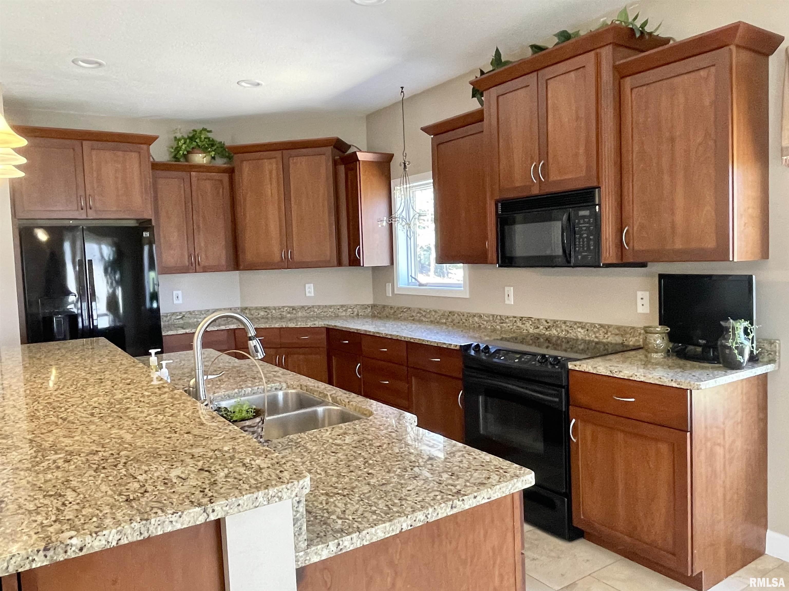 746 North 10th Street Clinton, IA 52732 - Photo 9 of 31