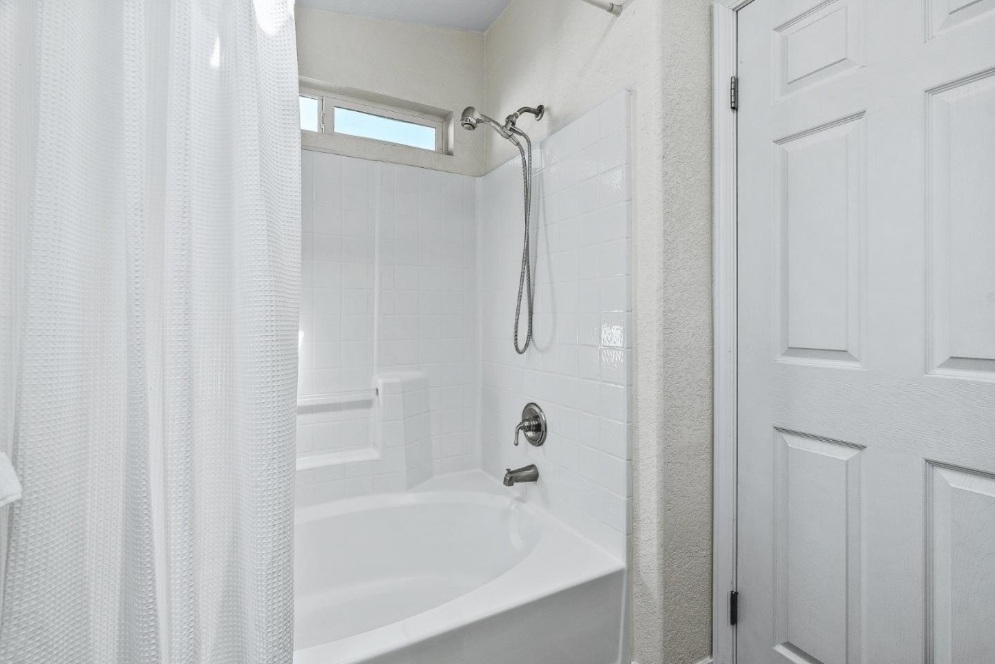 100 North Rodeo Gulch Road, Unit 74 Soquel, CA 95073 - Photo 20 of 40 a bathroom with a bathtub