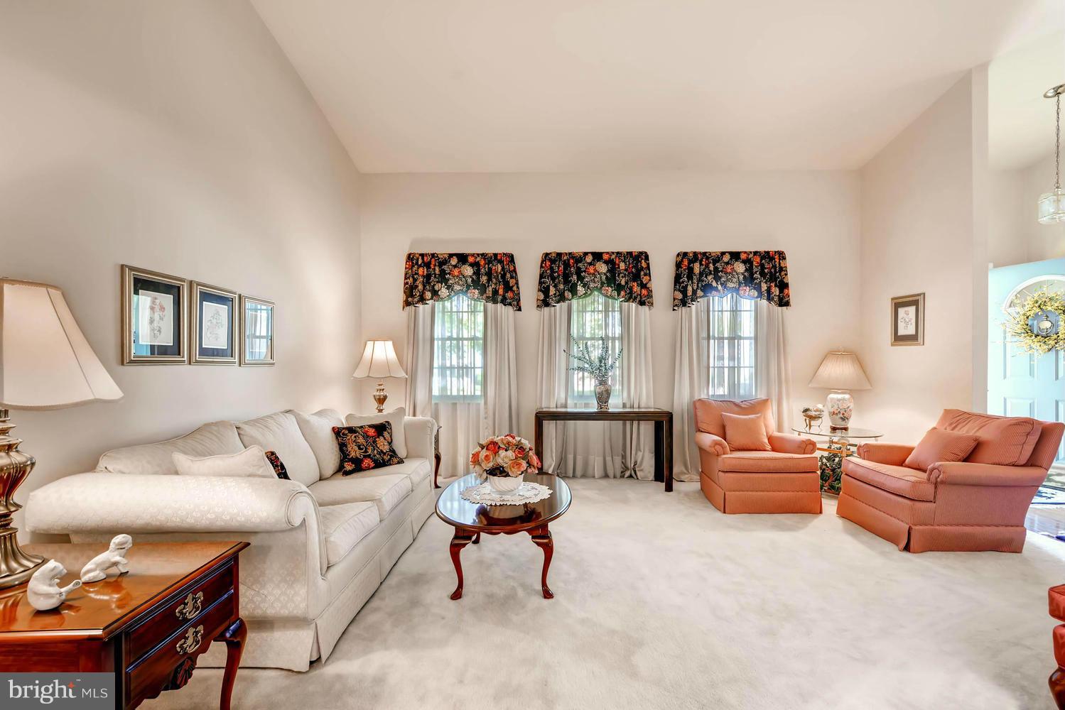 4829 Vicky Road Baltimore, MD 21236 - Photo 5 of 26 Living Room