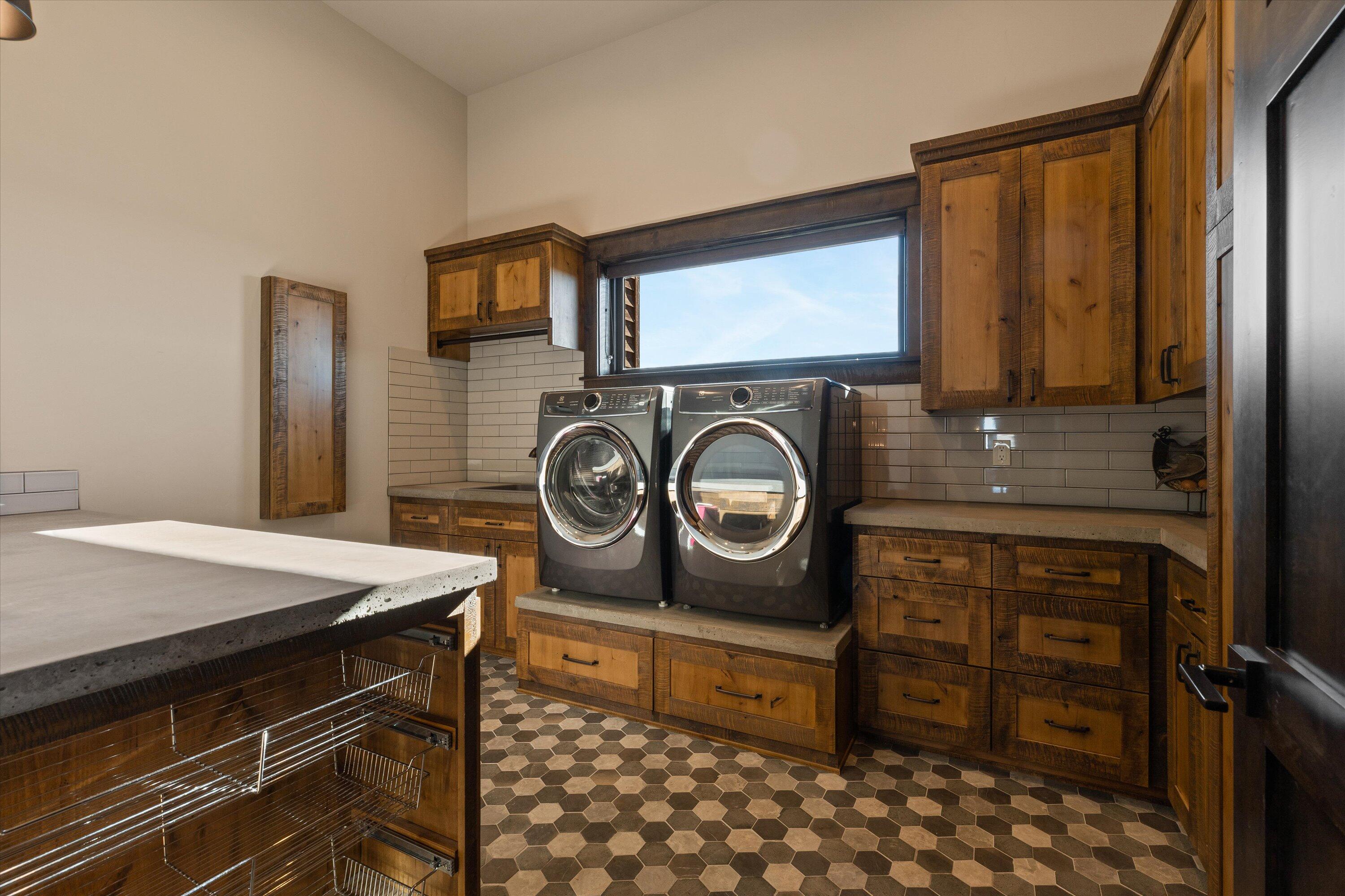 15626 South W Brasada Ranch Road Powell Butte, OR 97753 - Photo 46 of 81 a utility room with dryer and washer