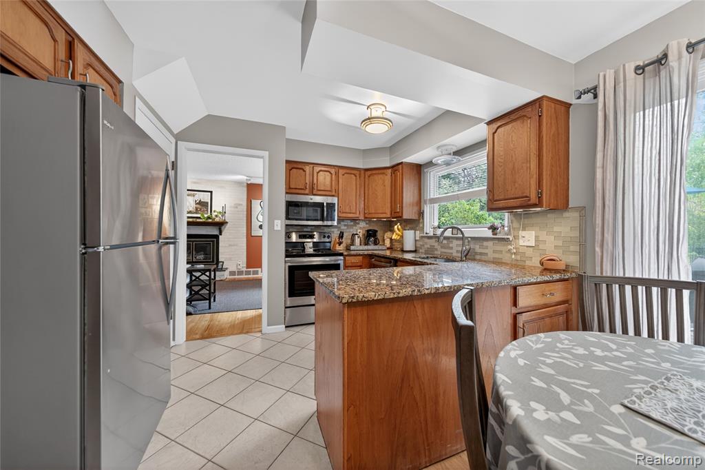 3560 Beach Road Troy, MI 48084 - Photo 12 of 34