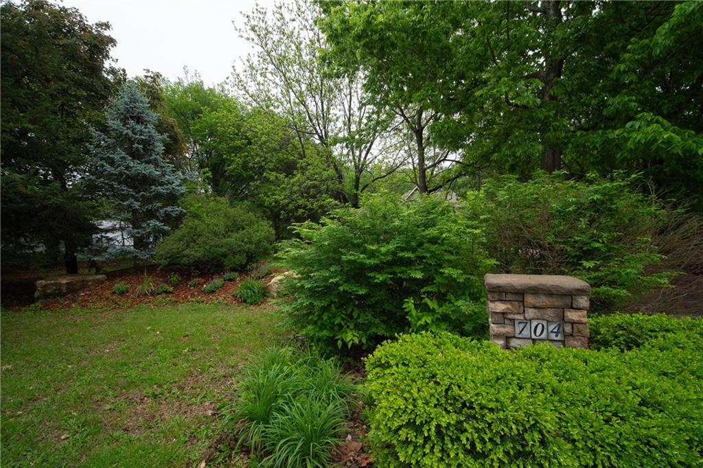 704 Folks Road Lawrence, KS 66049 - Photo 3 of 72