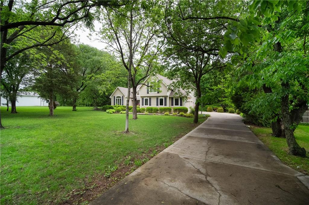 704 Folks Road Lawrence, KS 66049 - Photo 4 of 72