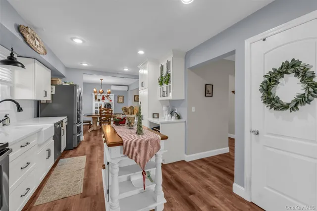 $650,000 | 39 Appel Drive, Shirley, NY 11967