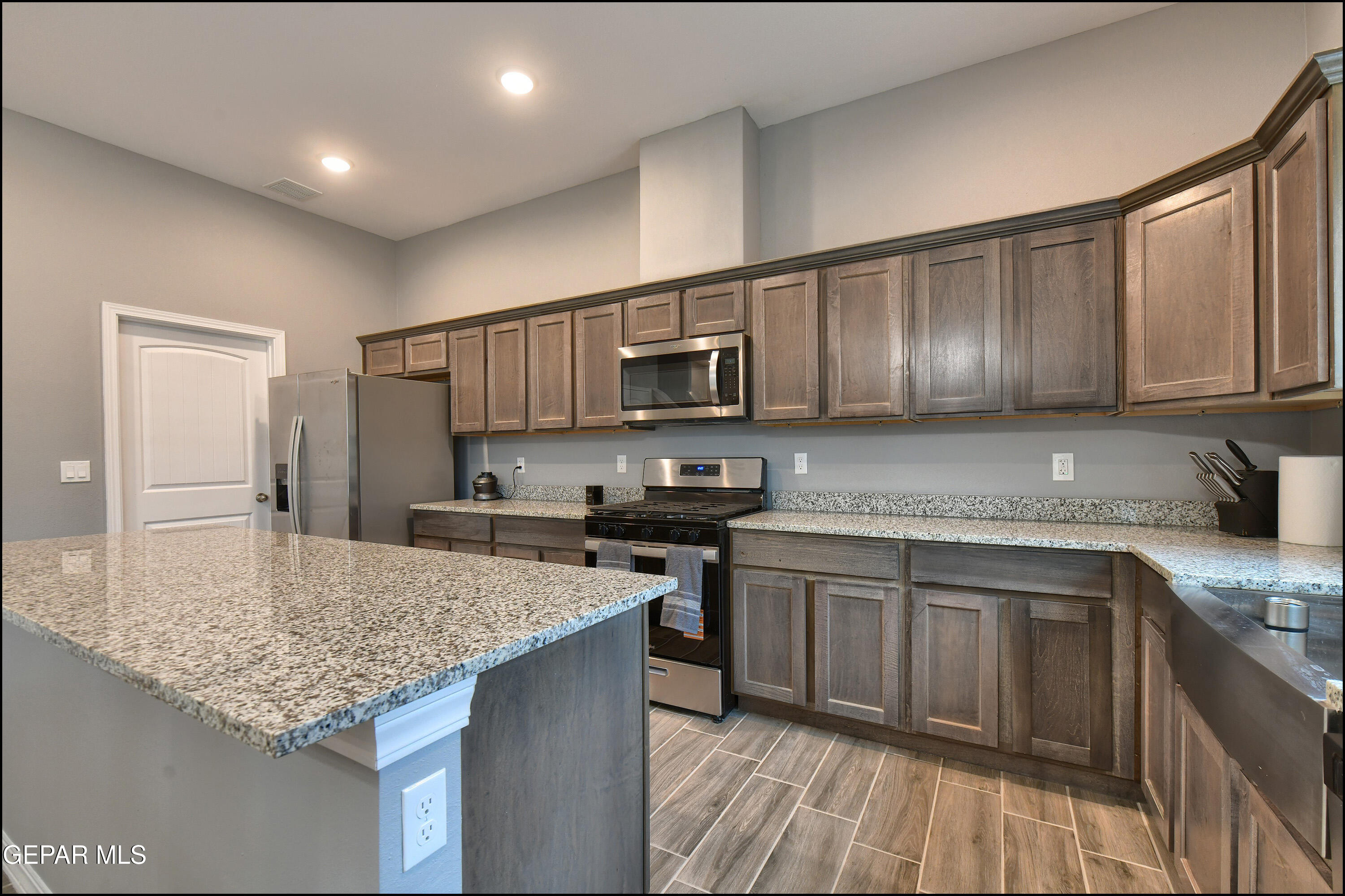 8408 Phil Place Vinton, TX 79821 - Photo 14 of 43 Kitchen