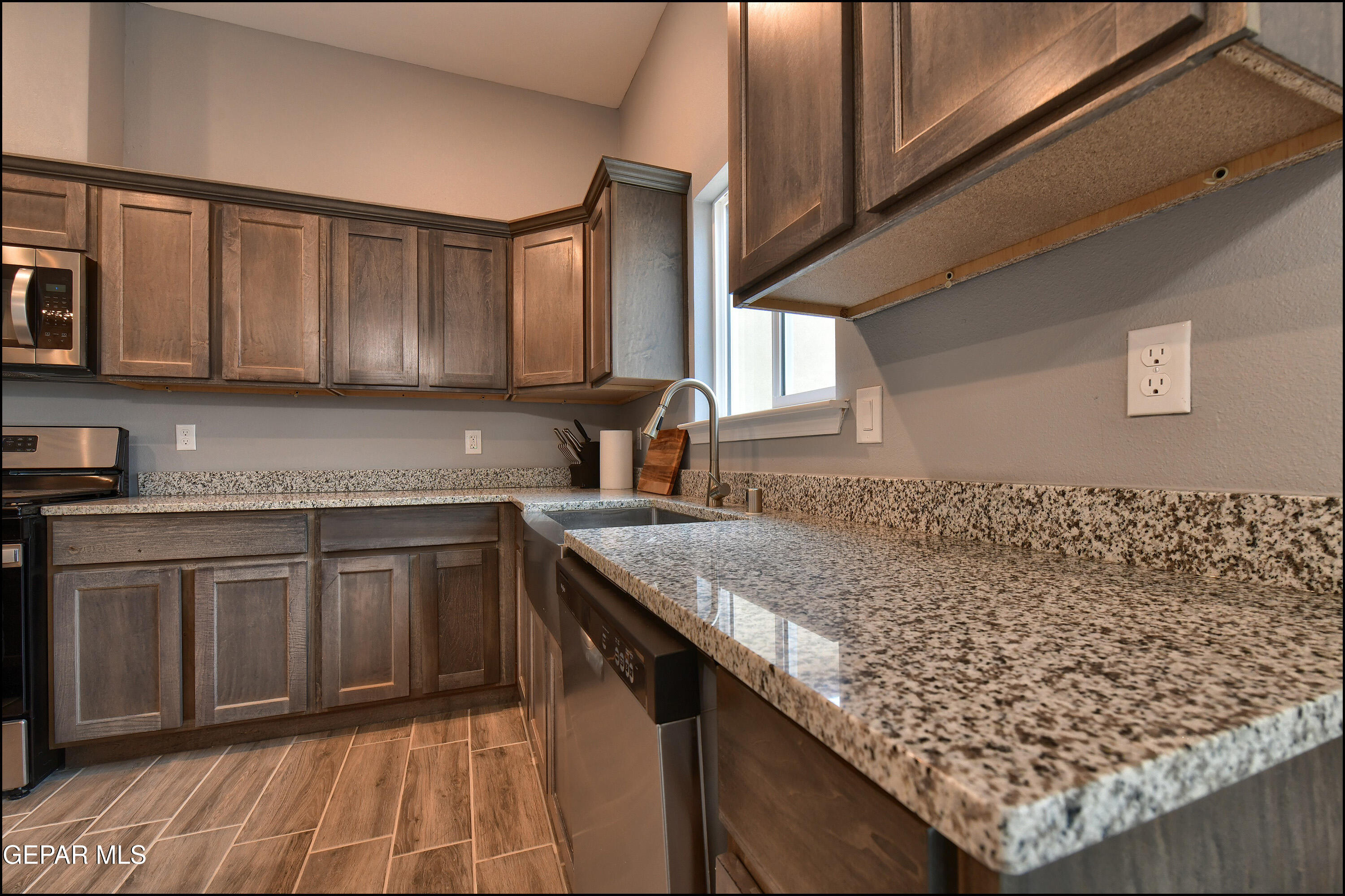 8408 Phil Place Vinton, TX 79821 - Photo 16 of 43 Kitchen