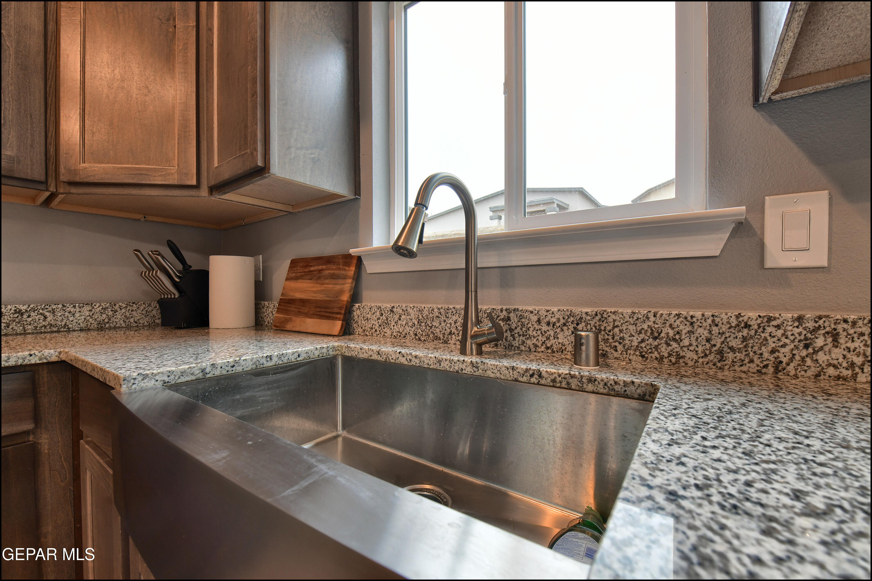 8408 Phil Place Vinton, TX 79821 - Photo 17 of 43 Kitchen