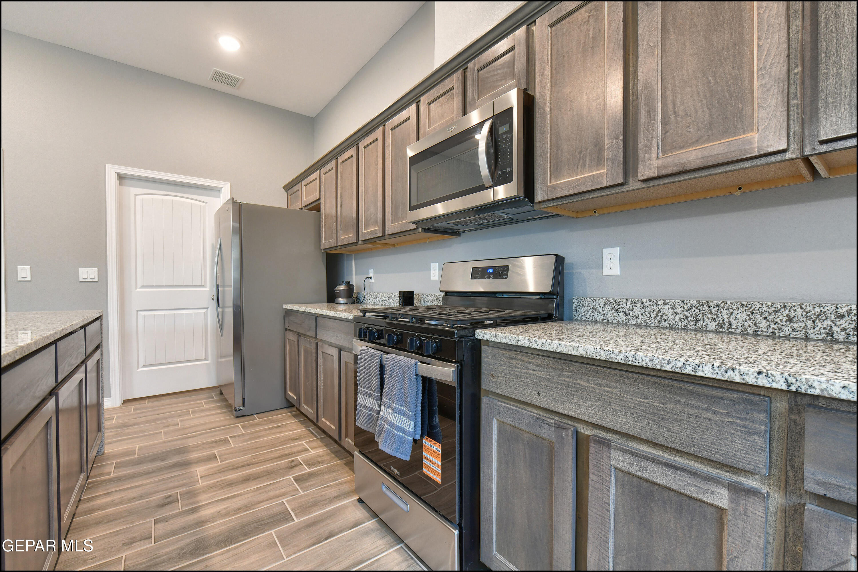 8408 Phil Place Vinton, TX 79821 - Photo 18 of 43 Kitchen