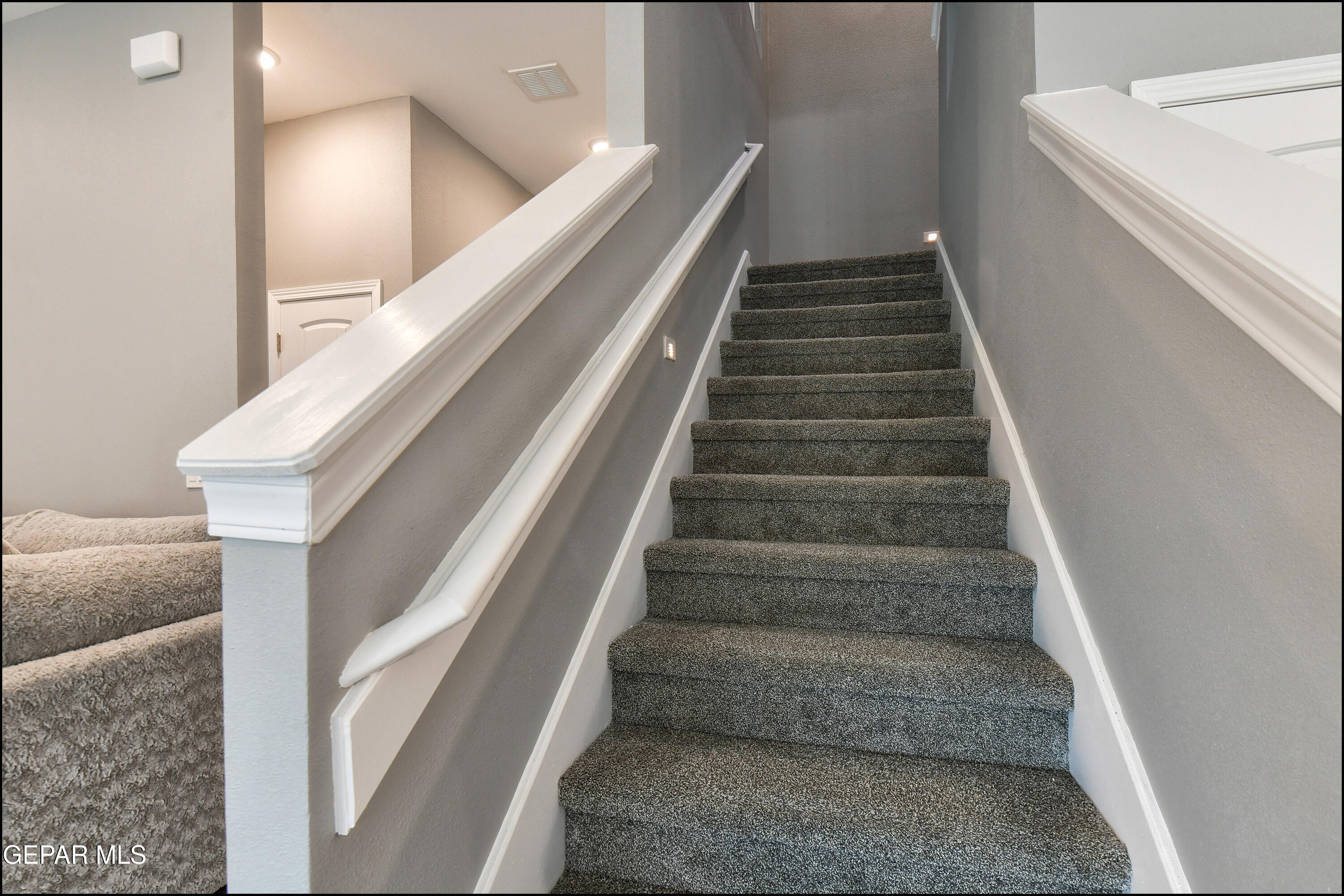 8408 Phil Place Vinton, TX 79821 - Photo 20 of 43 Stairs