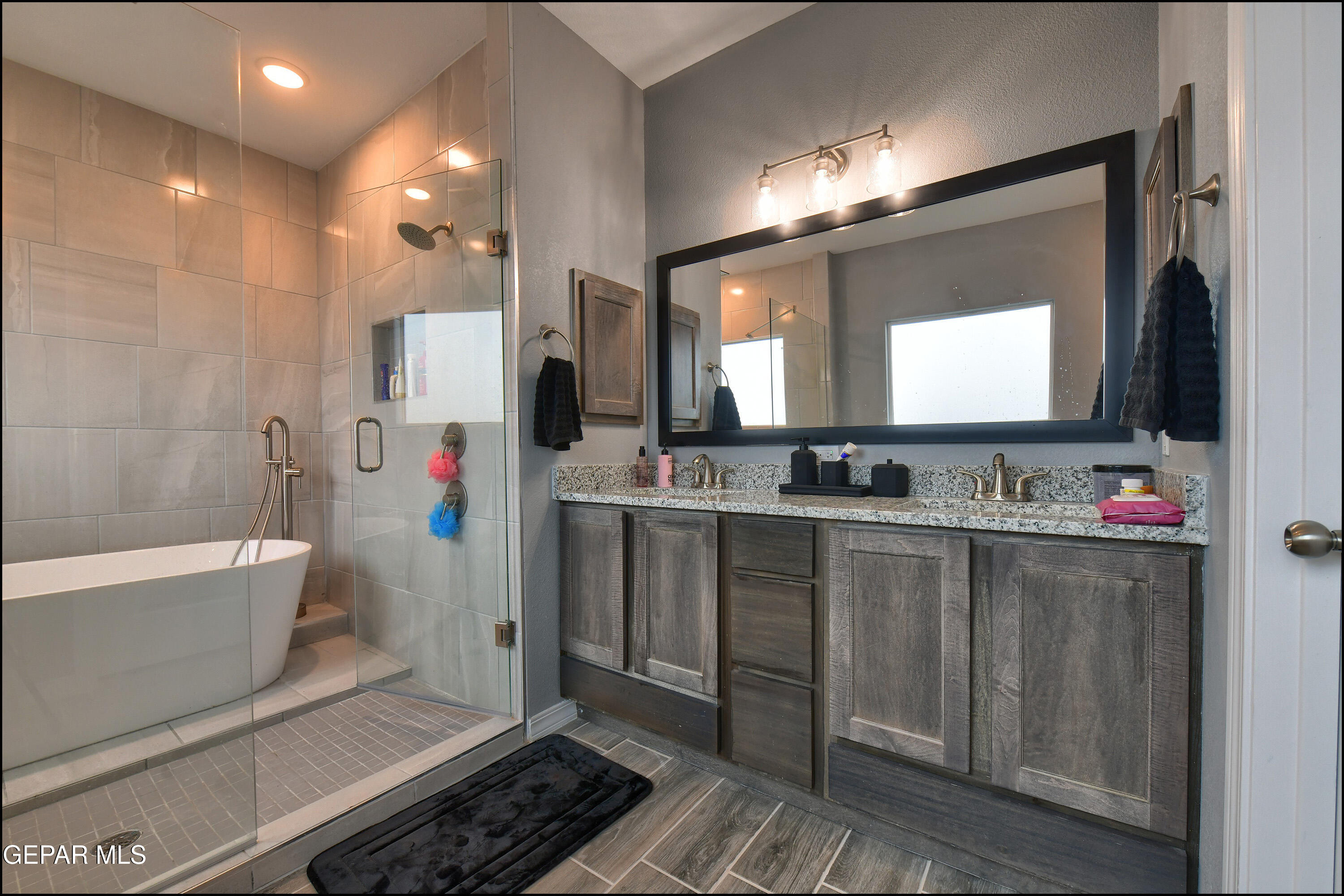 8408 Phil Place Vinton, TX 79821 - Photo 24 of 43 Primary Bath