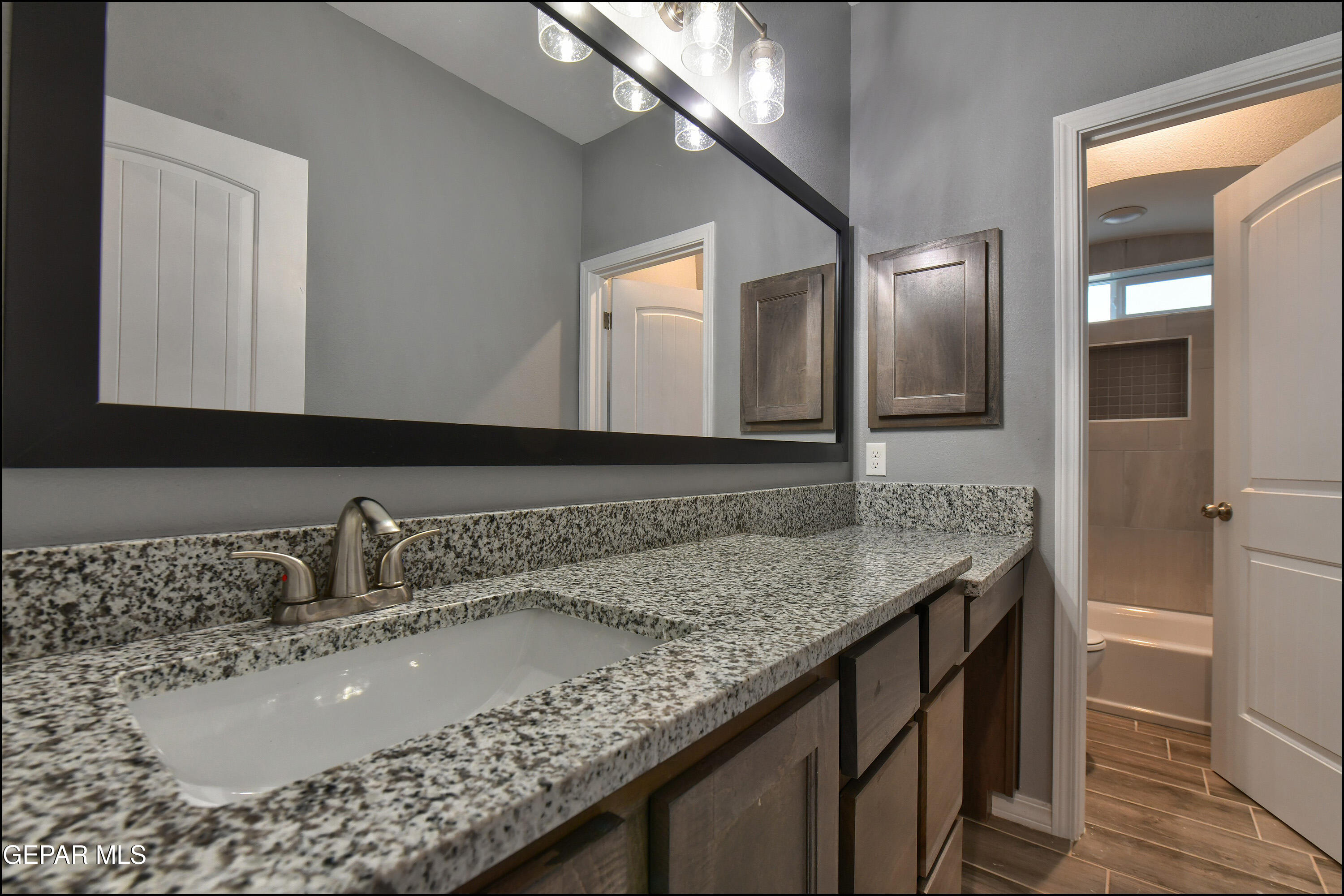 8408 Phil Place Vinton, TX 79821 - Photo 28 of 43 Upstairs bath