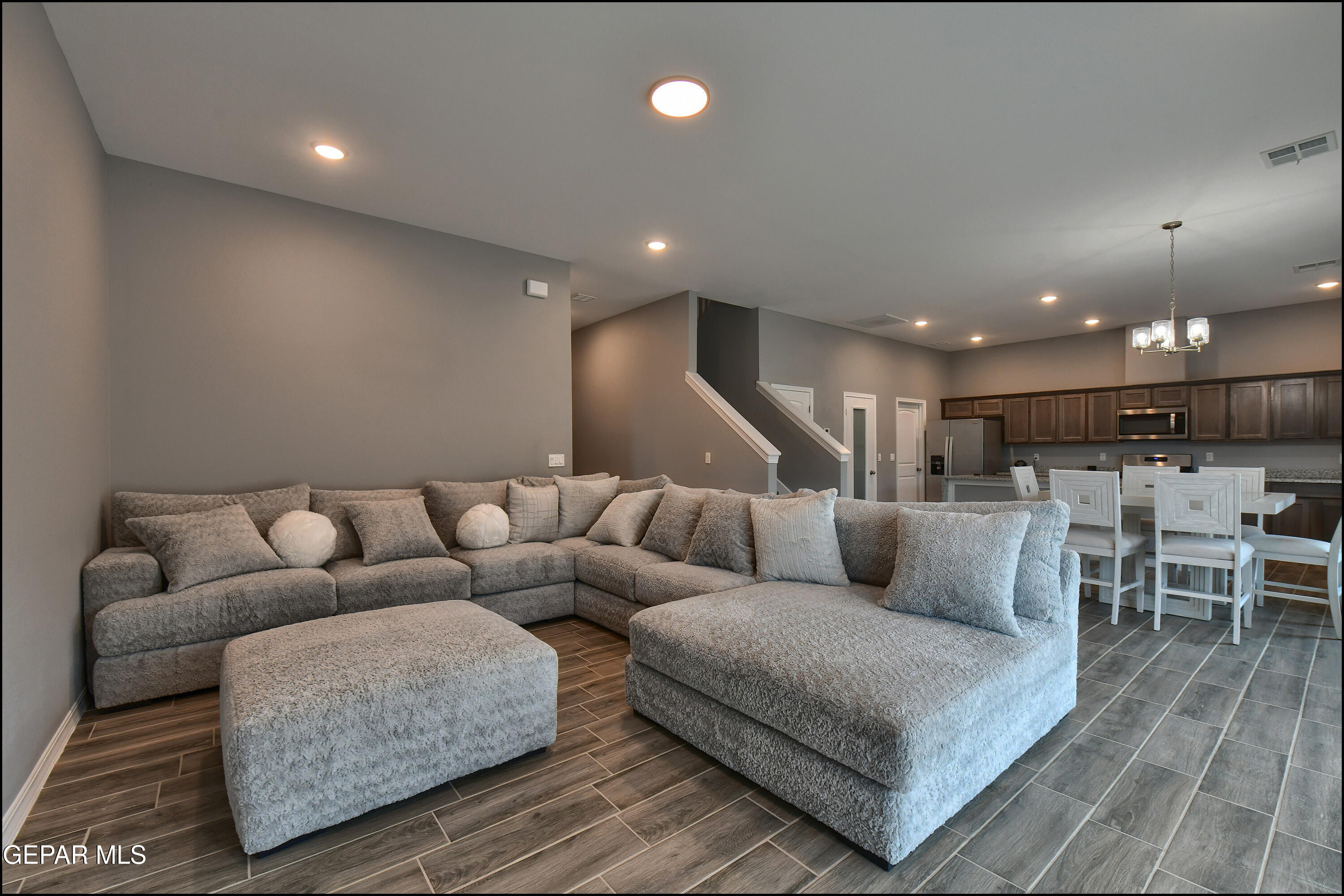 8408 Phil Place Vinton, TX 79821 - Photo 5 of 43 Living room