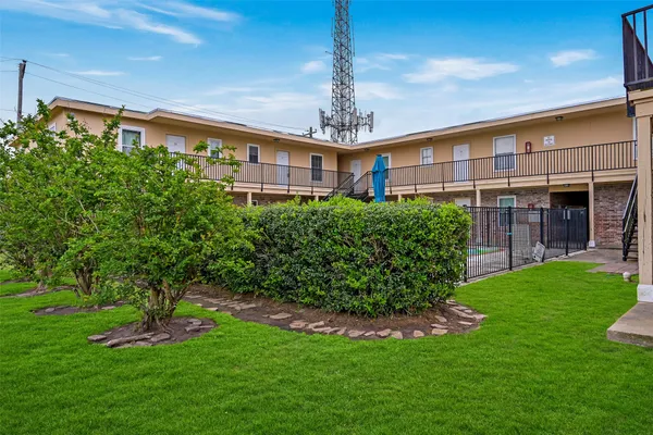 $109,000 | 107 East Willowick Avenue, Unit 17, Friendswood, TX 77546