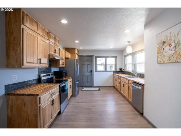 $610,000 | 2897 Game Farm Road, Springfield, OR 97477