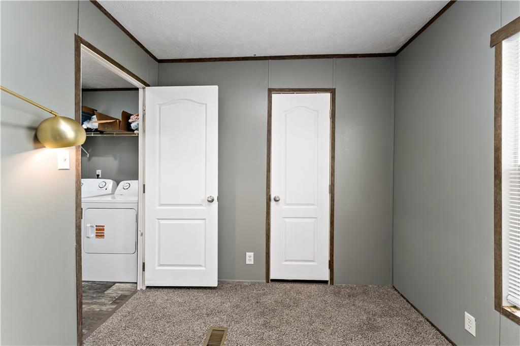48 Brookhaven Avenue Washington, PA 15301 - Photo 19 of 35 a view of walk in closet with window