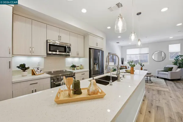 $649,000 | 150 Uptown Circle, Oakland, CA 94607