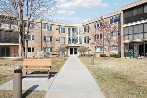 $198,000 | 4360 Brookside Court, Unit 218, Edina, MN 55436