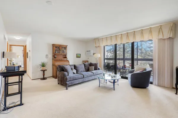 $198,000 | 4360 Brookside Court, Unit 218, Edina, MN 55436