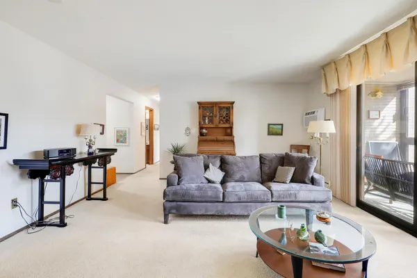 $198,000 | 4360 Brookside Court, Unit 218, Edina, MN 55436