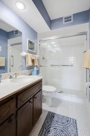 $198,000 | 4360 Brookside Court, Unit 218, Edina, MN 55436