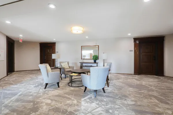 $198,000 | 4360 Brookside Court, Unit 218, Edina, MN 55436