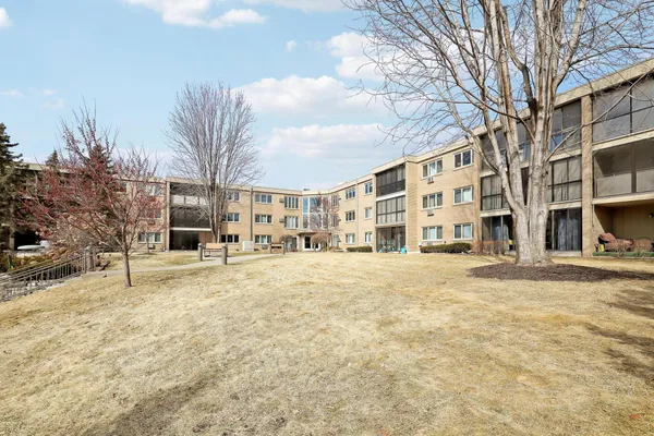 $198,000 | 4360 Brookside Court, Unit 218, Edina, MN 55436