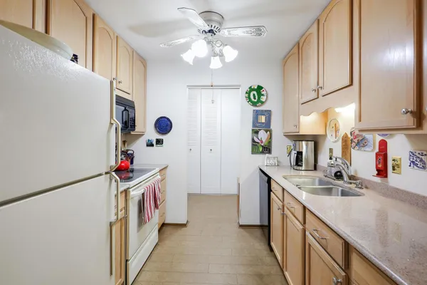 $198,000 | 4360 Brookside Court, Unit 218, Edina, MN 55436