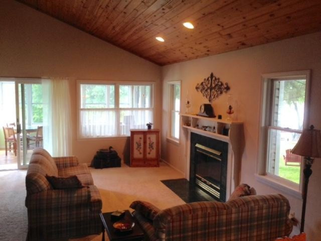 8184 West Royal Road Canadian Lakes, MI 49346 - Photo 9 of 28 Light and Bright Great Rm.