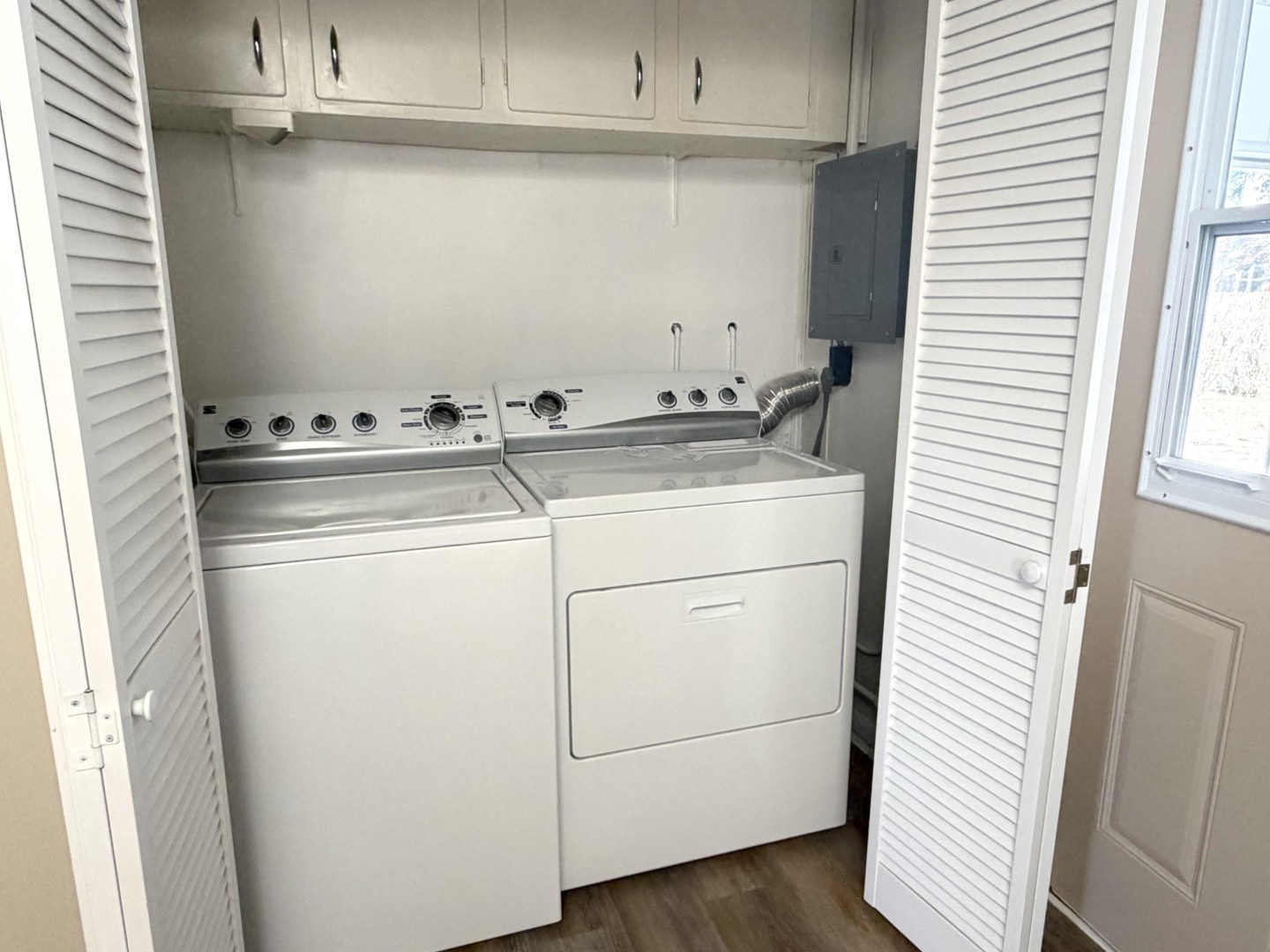 2007 Schuyler Drive Peru, IL 61354 - Photo 8 of 13 a utility room with dryer and washer