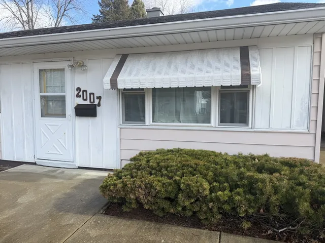 $1,200 | 2007 Schuyler Drive, Peru, IL 61354